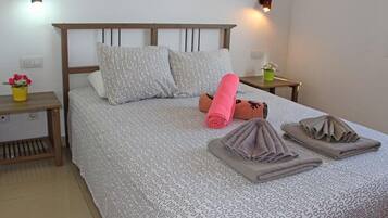 2 間睡房、房內夾萬、熨斗/熨衫板、可攜式嬰兒床