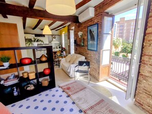 Iron/ironing board, travel cot, free WiFi, bed sheets