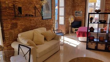 Televisie, een dvd-speler, een filmbibliotheek en een stereo