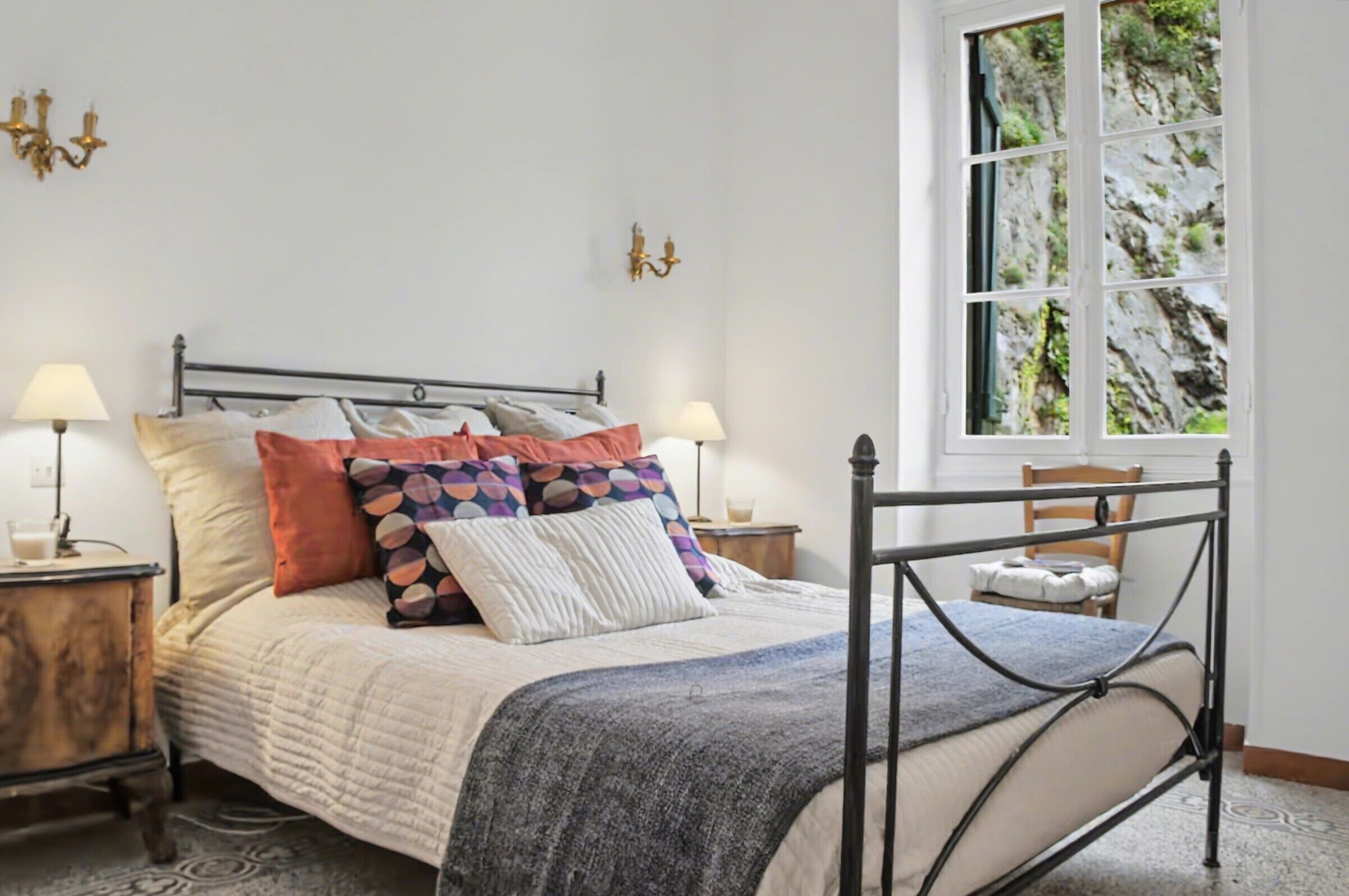 4 bedrooms, iron/ironing board, free WiFi, bed sheets