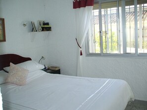 3 bedrooms, in-room safe, iron/ironing board, free WiFi