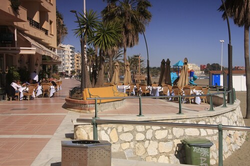  Semi-secluded 3 Bed, 2 bath Family Villa with Pool & Gardens 