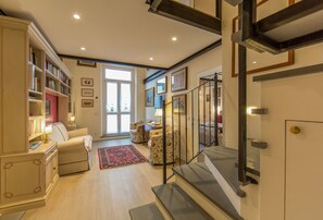 智能电视、DVD 播放器、书、打印机