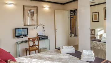 2 bedrooms, in-room safe, iron/ironing board, free WiFi