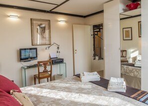 2 chambres, coffre-fort, fer et planche Ă repasser