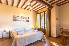 3 chambres, fer et planche à repasser, lit parapluie, Wi-Fi gratuit