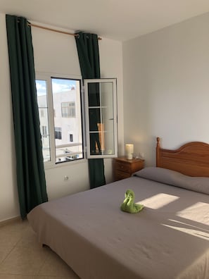 2 chambres, fer et planche à repasser, Wi-Fi gratuit, draps fournis