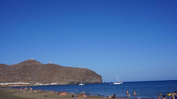 Una spiaggia nelle vicinanze