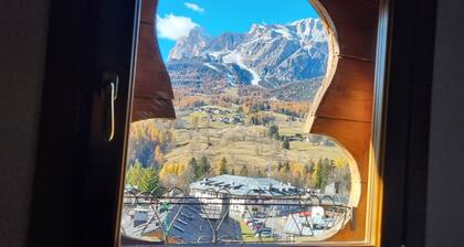 Tilava kattohuoneisto CORTINA D´AMPEZZOssa, DOLIMITEN HARJO