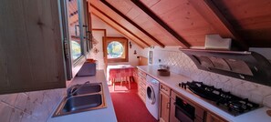 Frigorífic, microones, forn i placa de cuina 