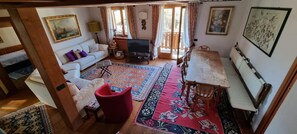 Televisor intel·ligent, reproductor de DVD i llibres 