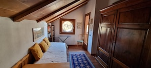 5 عدّة غرف نوم وواي فاي مجانًا وملاءات أسرّة