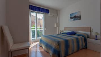2 slaapkamers, een strijkplank/strijkijzer, gratis wifi, beddengoed