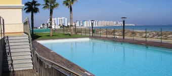 Beautiful, double BEACH FRONT Penthouse, Breathtaking View, Wi-Fi, SAT TV, Pool