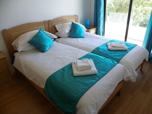 3 bedrooms, iron/ironing board, free WiFi, bed sheets - Beautifully Finished Spacious Penthouse Apartment In A Peaceful Location (Sao Martinho do Porto)