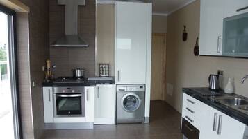 Réfrigérateur, four, plaque de cuisson, lave-vaisselle