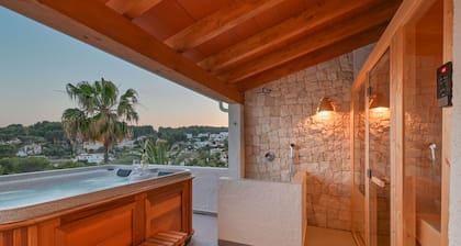Fantastische Villa mit Meerblick, großem (beheiztem) Pool, Sauna und Jacuzzi