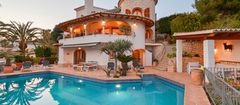 Fantastic sea view villa with large (heated) pool, sauna and Jacuzzi 