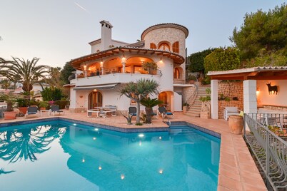 Fantastic sea view villa with large (heated) pool, sauna and Jacuzzi 