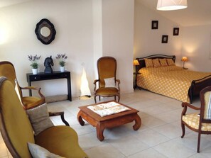 3 chambres, fer et planche à repasser, Wi-Fi gratuit, draps fournis