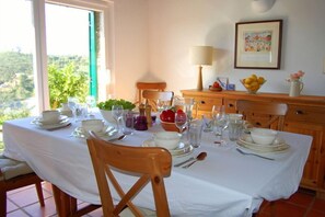Dining - Tranquil stone cottage by lovely lake. (Serra)