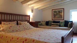 2 bedrooms, in-room safe, iron/ironing board, travel cot - Tranquil stone cottage by lovely lake. (Serra)