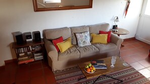 Kamin, Bücher, Musikbibliothek, Stereoanlage