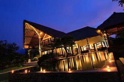 Villa Baruna - Bali Beach Villa with sea view and free WIFI