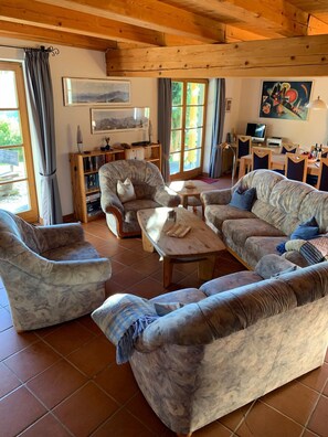 Smart TV, DVD player, books, video library - Ultimate Tranquillity at 1,100m - the Austrian Alm (buggl in bach)