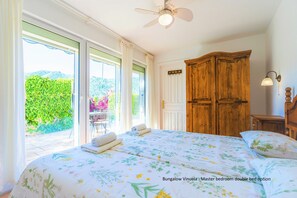 4 Schlafzimmer, Zimmersafe, Schreibtisch, Bügeleisen/Bügelbrett