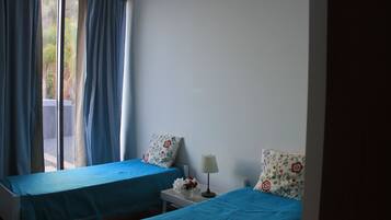 3 bedrooms, desk, soundproofing, iron/ironing board