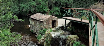 Casas da Encosta, Shale Houses, Accommodation in Shale Village - Free Wifi