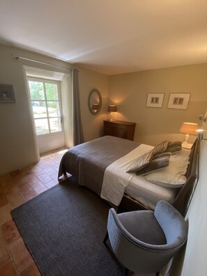 4 Schlafzimmer, Schreibtisch, Bügeleisen/Bügelbrett, Reisekinderbett