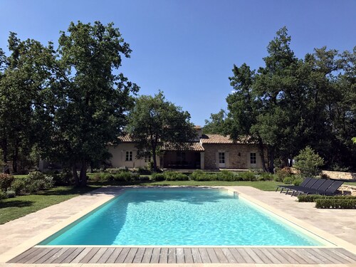 Beautiful Provence House in the Luberon - Heated Swimming Pool & Large Gardens.
