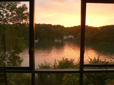 Secluded beachside 4 bed house, family & dog friendly, stunning creek views