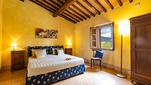 10 soverom, strykejern/-brett, wi-fi (inkludert) og sengetøy