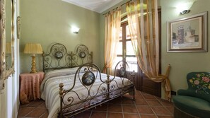 5 habitaciones, escritorio, tabla de planchar con plancha y wifi gratis 