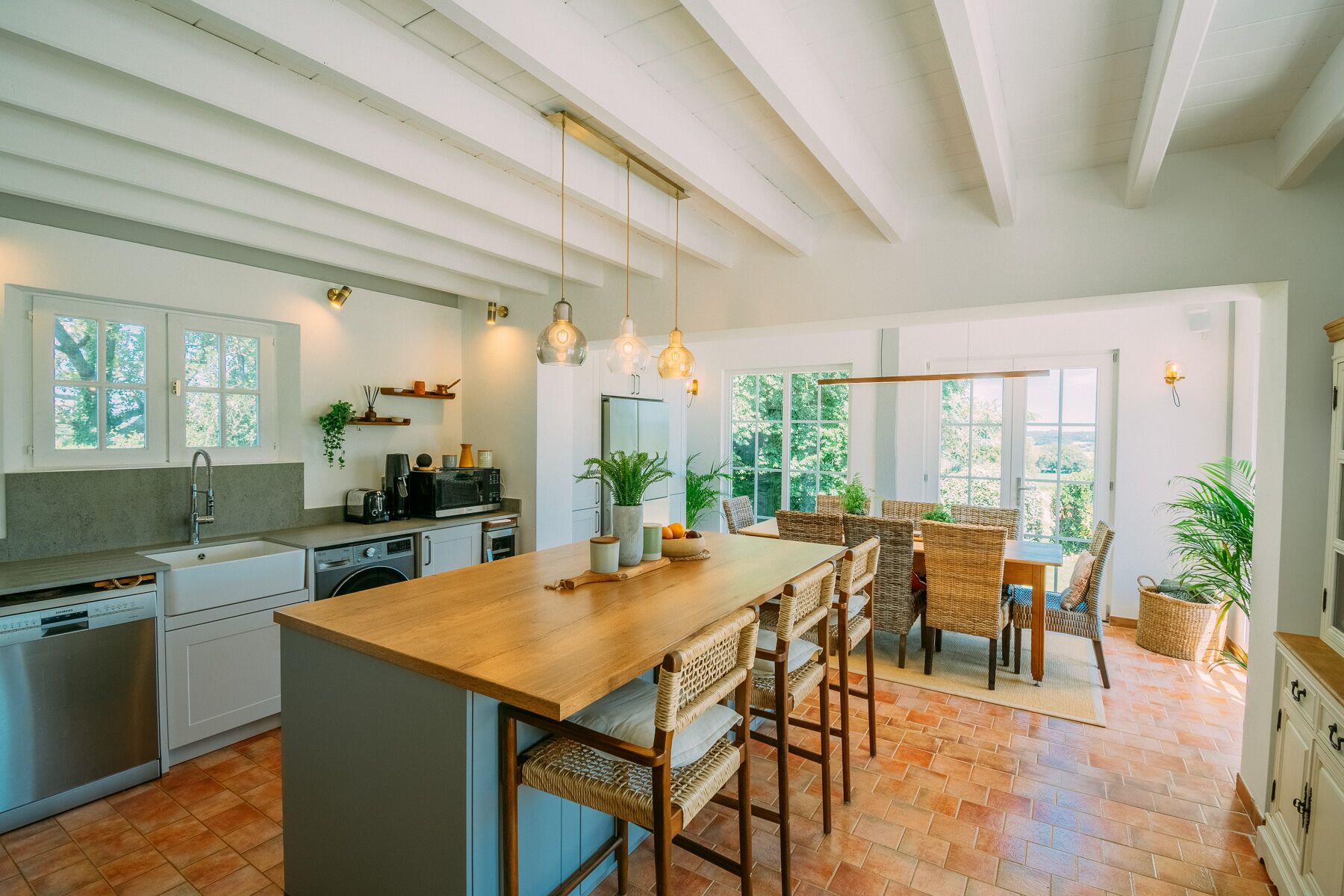 雪櫃、微波爐、焗爐、爐具