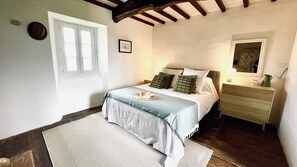 4 dormitoris, escriptori, planxa i posts de planxar i wifi gratuïta 