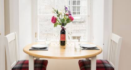 Luxury Thistle New Town 1 Bed Apt Super King