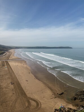 Beach nearby, sun-loungers - Enjoy Stunning Sea Views From A Detached Contemporary Coastal Holiday Home (Woolacombe)