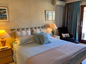 2 bedrooms, in-room safe, desk, iron/ironing board