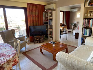 Smart-TV, bøker, musikkbibliotek og filmbibliotek