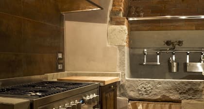 Charming & Luxury Historic Guest House in the Center of Arezzo ( Tuscany)