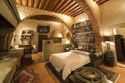 Charming & Luxury Historic Guest House in the Center of Arezzo ( Tuscany)