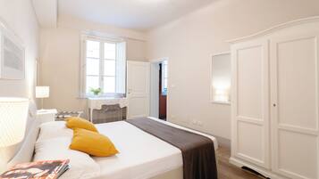 2 bedrooms, desk, free WiFi, bed sheets