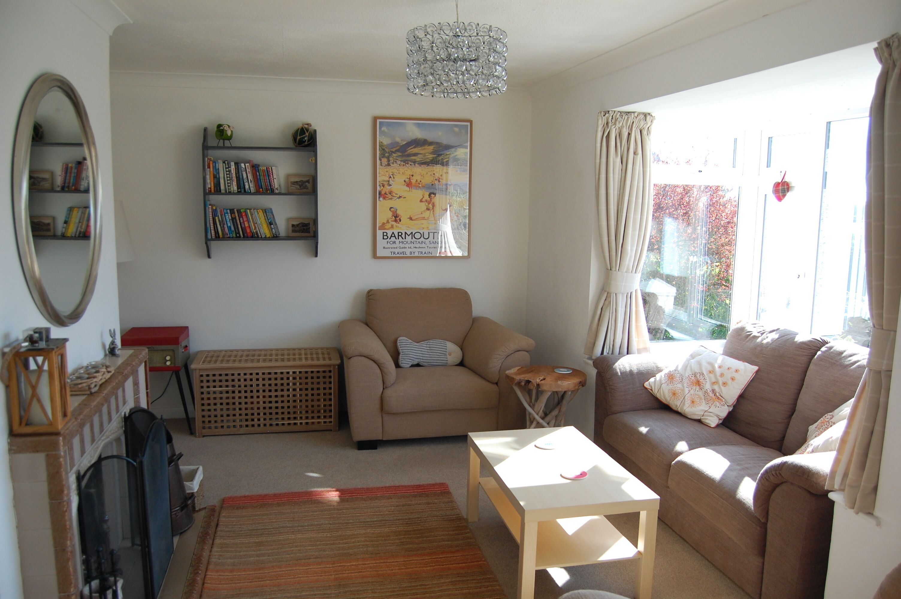 Fernseher, Kamin, Videospiele, DVD-Player