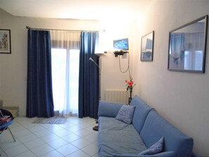 Télévision, cheminée