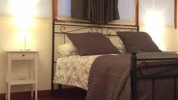 3 Schlafzimmer, Schreibtisch, Bügeleisen/Bügelbrett, Reisekinderbett