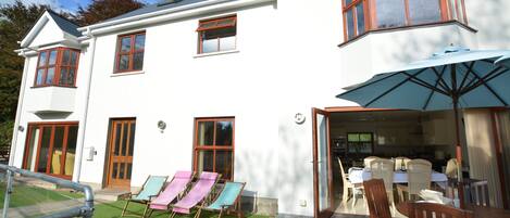 屋外ダイニングエリア